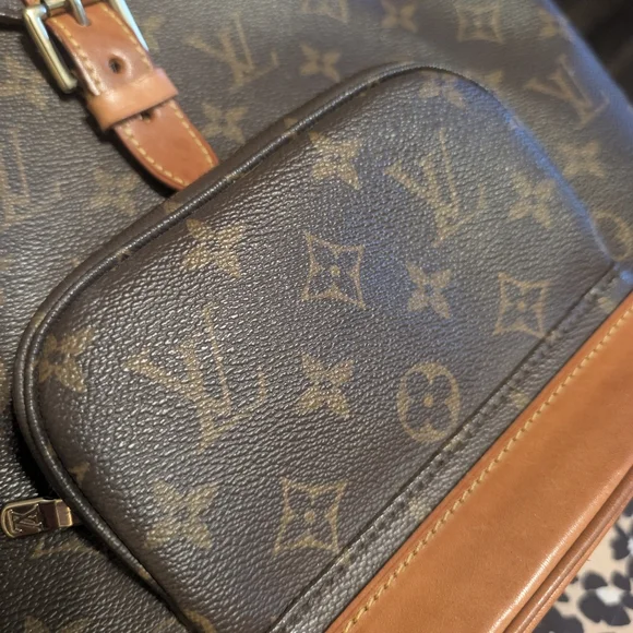 LV Monogram backpack - SP0012 - Has Alot Of Life Left!! - Picture 7 of 16